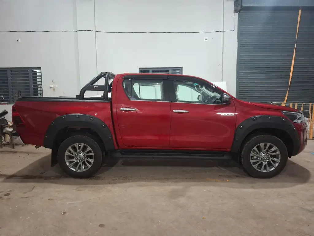TOYOTA HILUX thumbnail 2