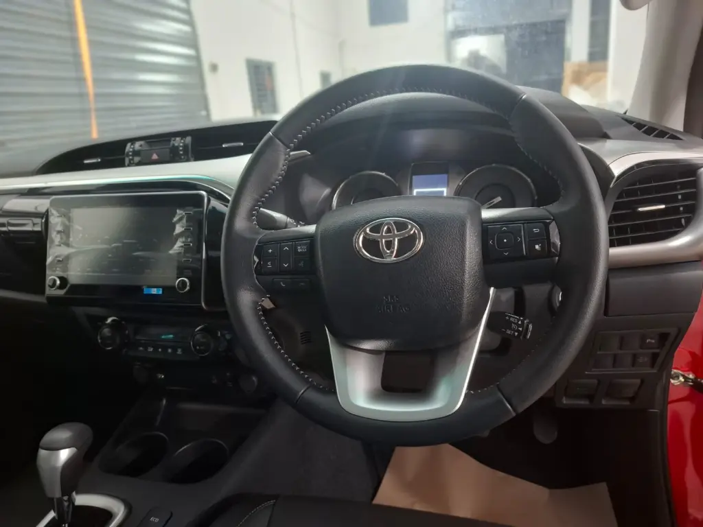 TOYOTA HILUX thumbnail 9