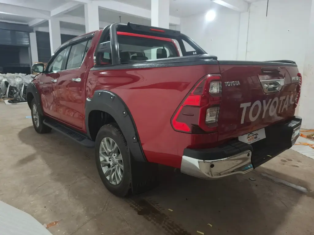 TOYOTA HILUX thumbnail 3