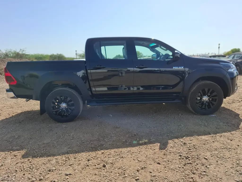 TOYOTA HILUX thumbnail 7
