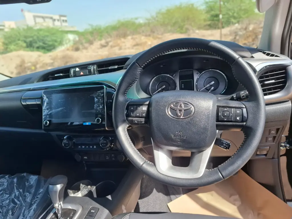 TOYOTA HILUX thumbnail 8