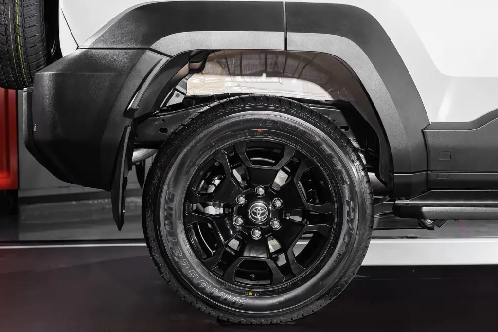 TOYOTA LAND CRUISER FJ thumbnail 9