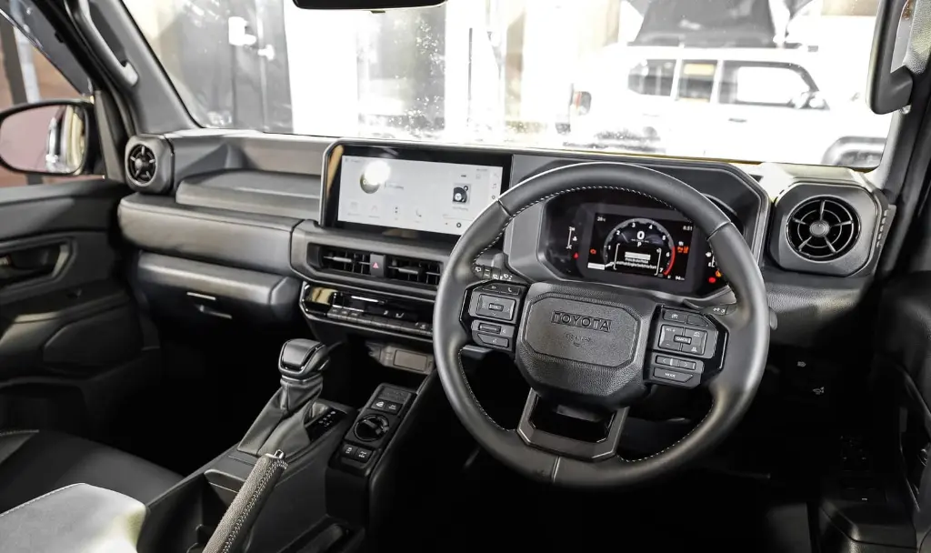 TOYOTA LAND CRUISER FJ thumbnail 8