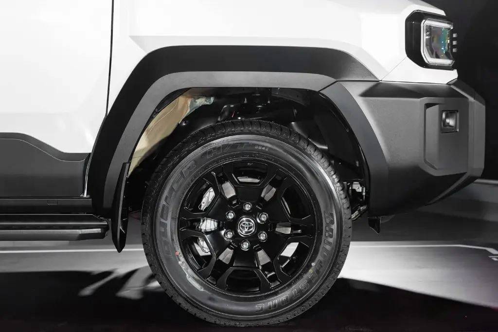 TOYOTA LAND CRUISER FJ thumbnail 5
