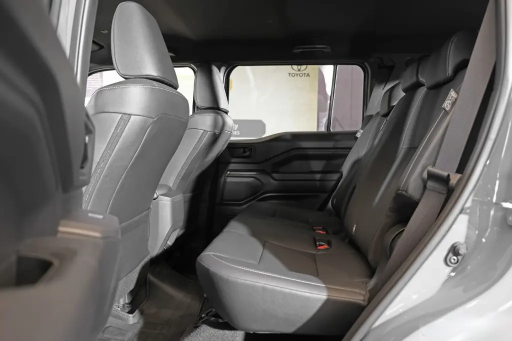 TOYOTA LAND CRUISER FJ thumbnail 7
