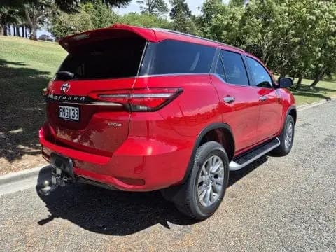 TOYOTA FORTUNER thumbnail 2