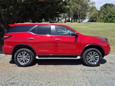 TOYOTA FORTUNER thumbnail 3