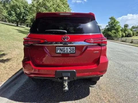 TOYOTA FORTUNER thumbnail 4