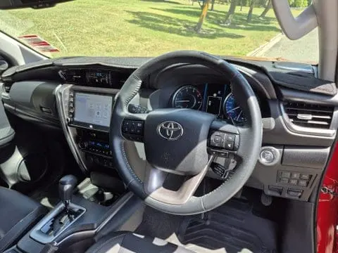 TOYOTA FORTUNER thumbnail 7