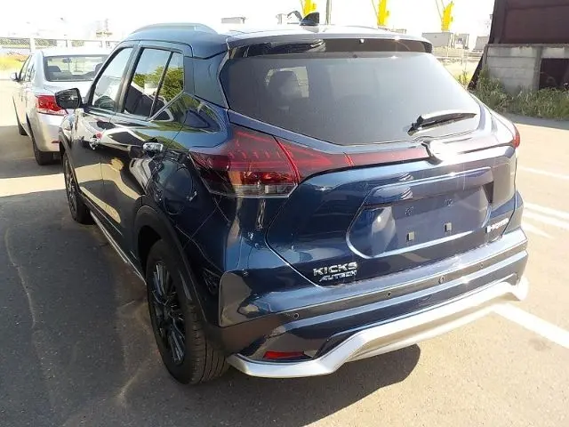 NISSAN KICKS thumbnail 2