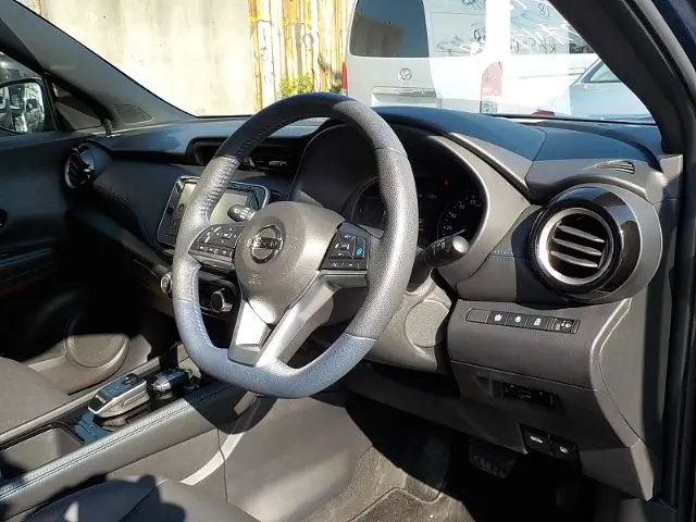NISSAN KICKS thumbnail 3