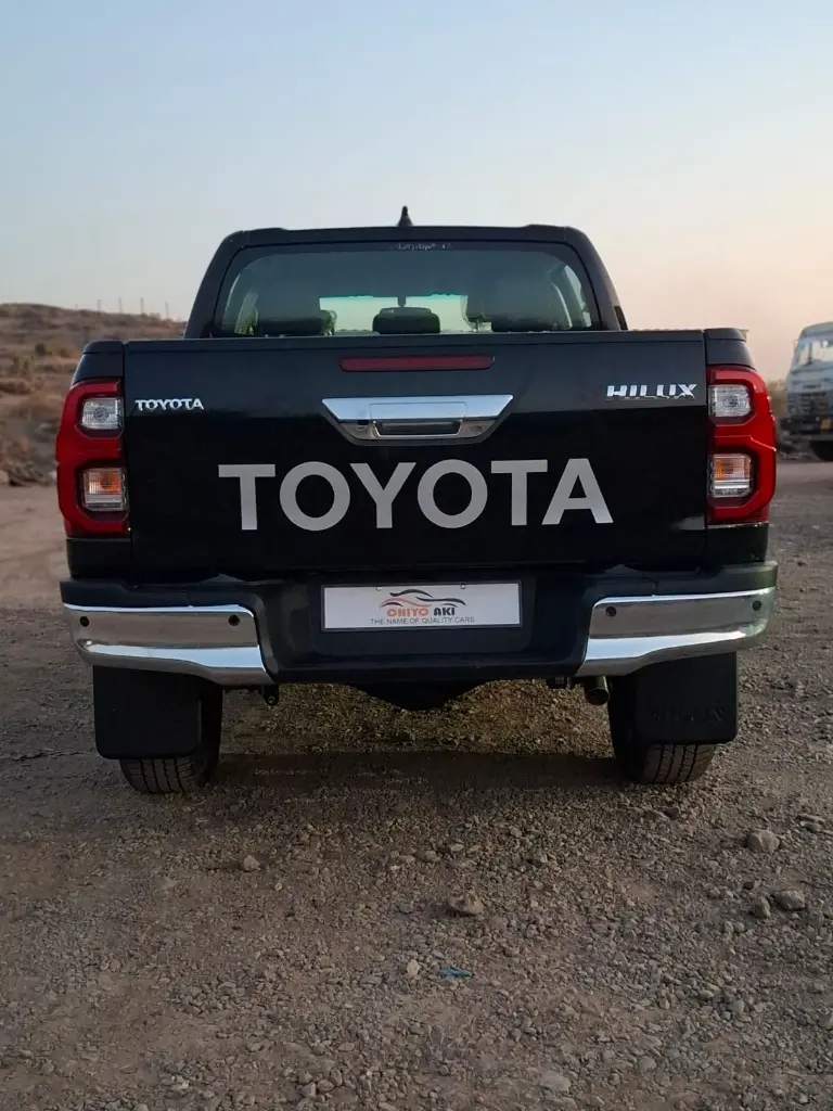 TOYOTA HILUX thumbnail 5