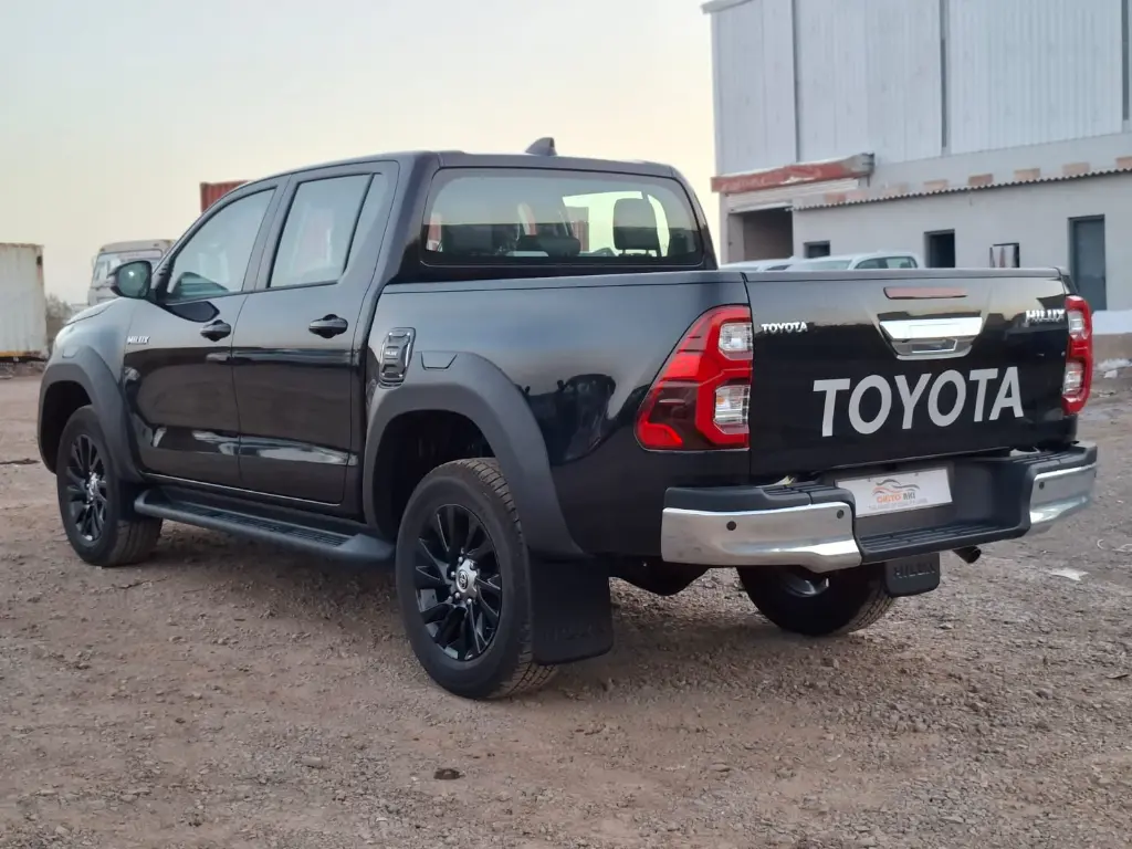 TOYOTA HILUX thumbnail 4