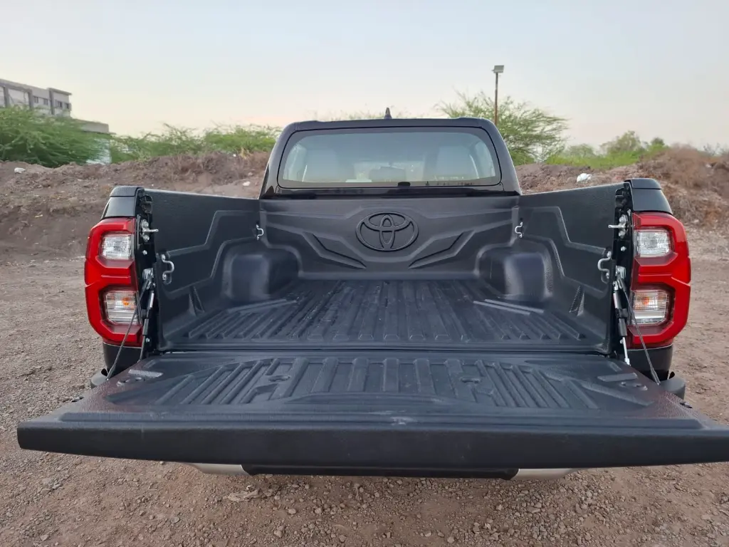 TOYOTA HILUX thumbnail 6