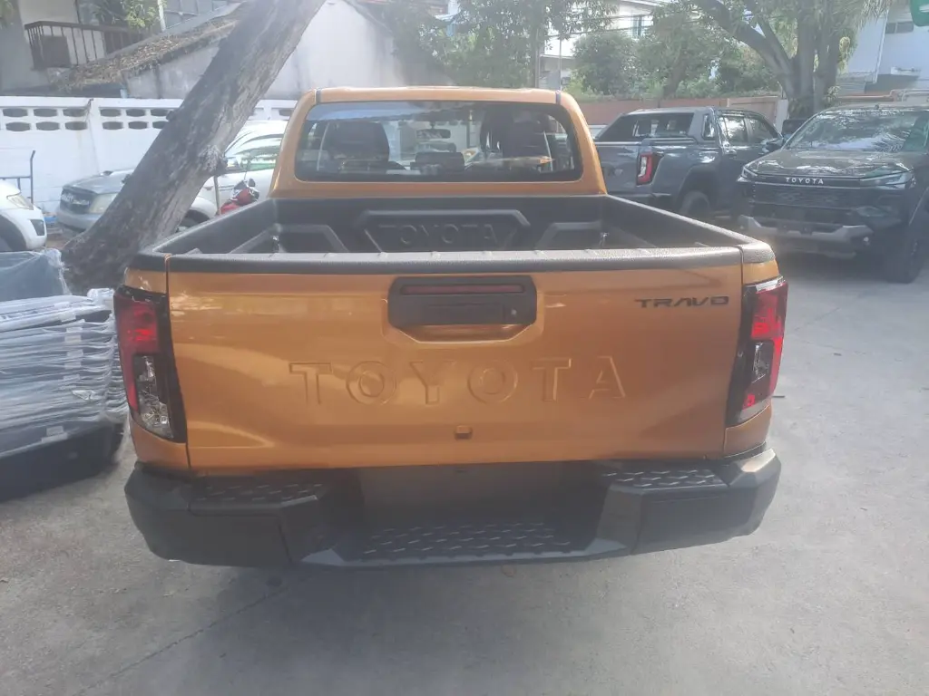 TOYOTA HILUX TRAVO thumbnail 3