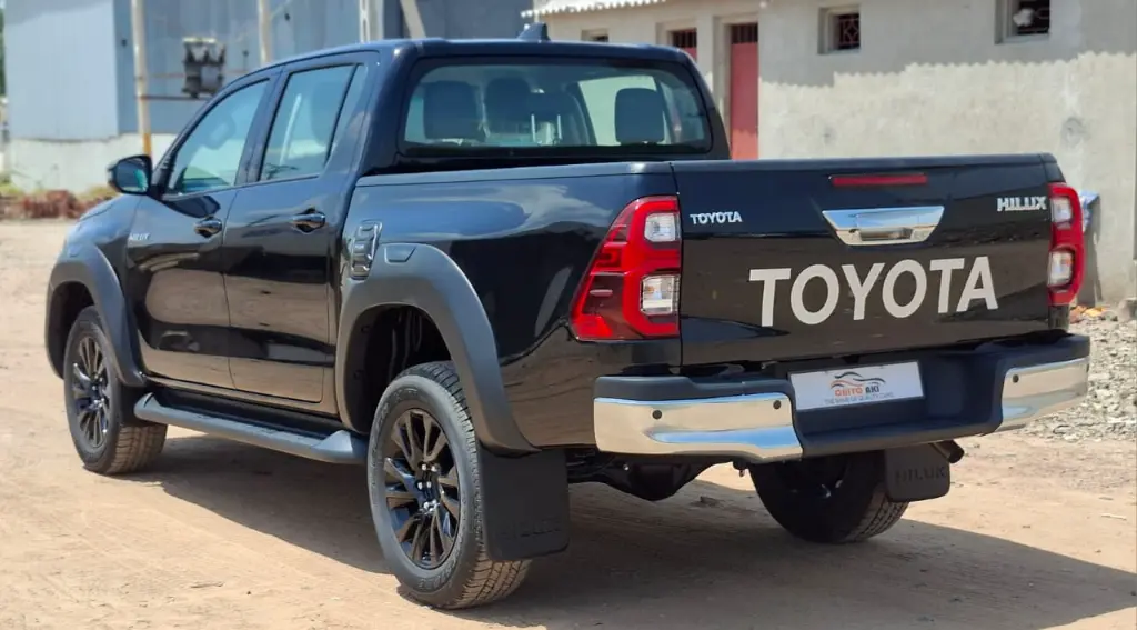 TOYOTA HILUX thumbnail 6