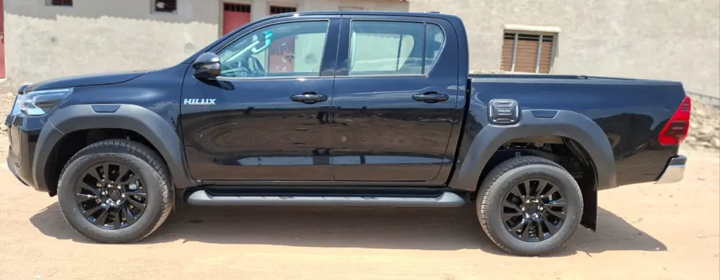 TOYOTA HILUX thumbnail 4