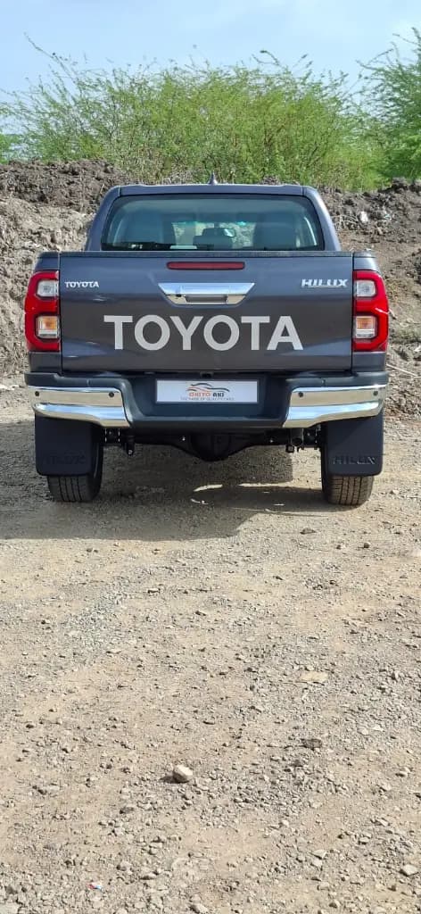 TOYOTA HILUX thumbnail 4