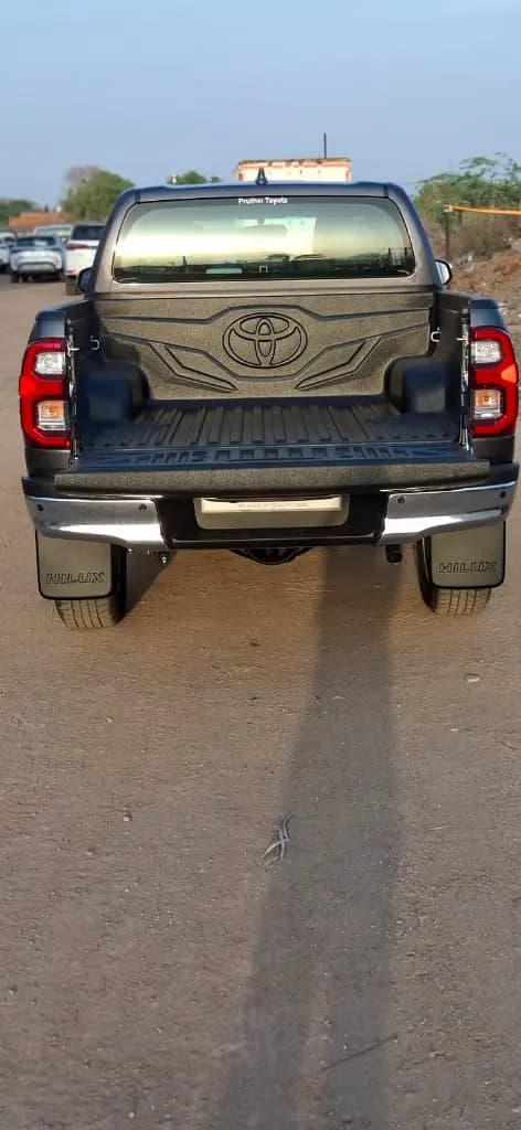 TOYOTA HILUX thumbnail 5