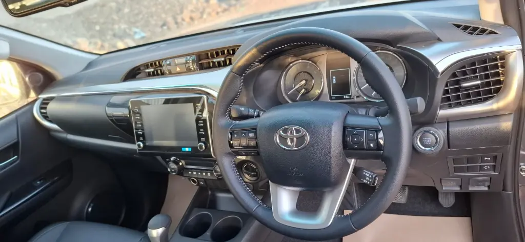 TOYOTA HILUX thumbnail 8