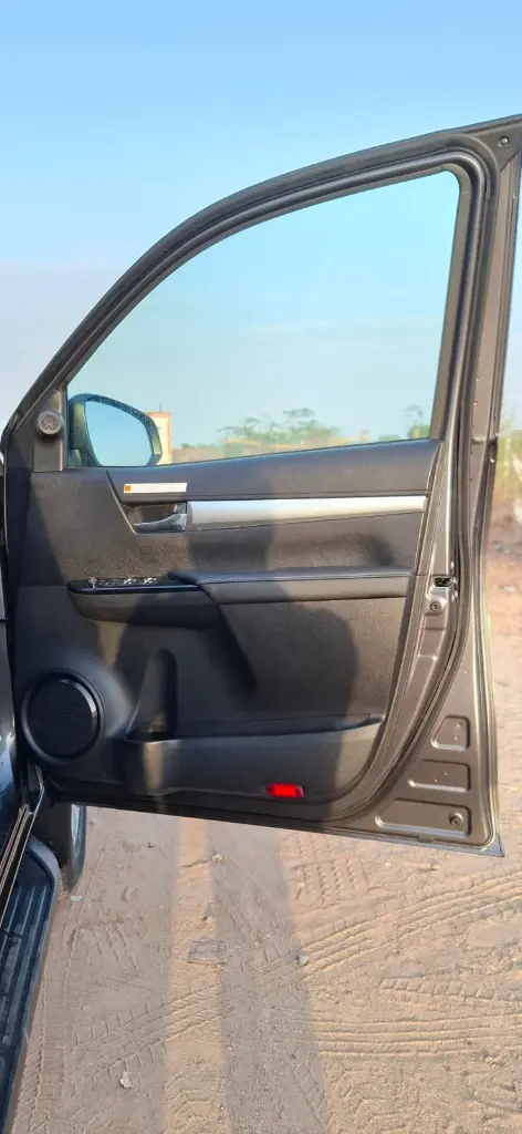 TOYOTA HILUX thumbnail 13