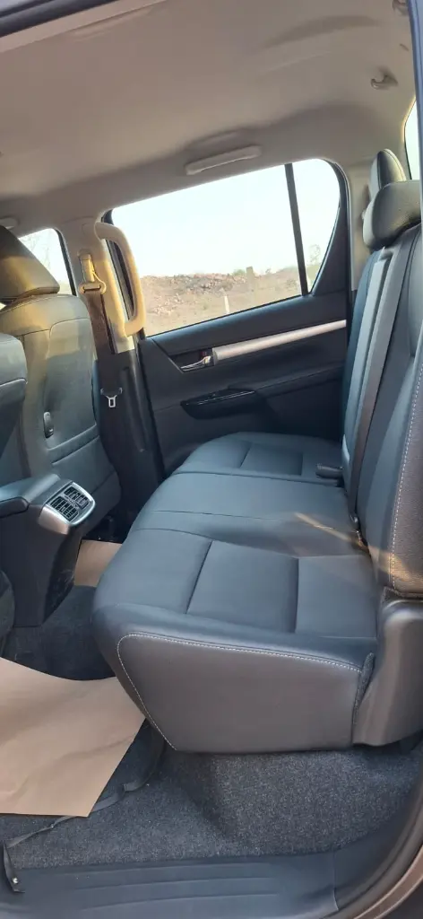 TOYOTA HILUX thumbnail 12