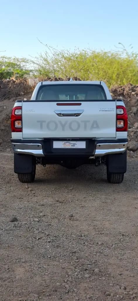 TOYOTA HILUX thumbnail 5