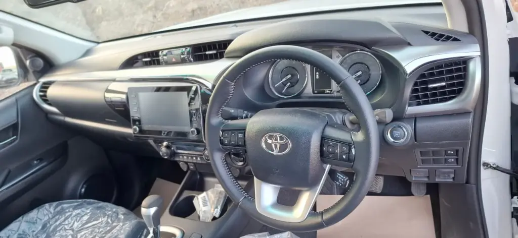 TOYOTA HILUX thumbnail 7