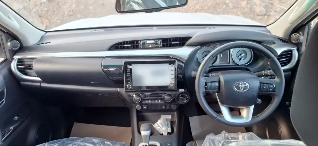 TOYOTA HILUX thumbnail 8