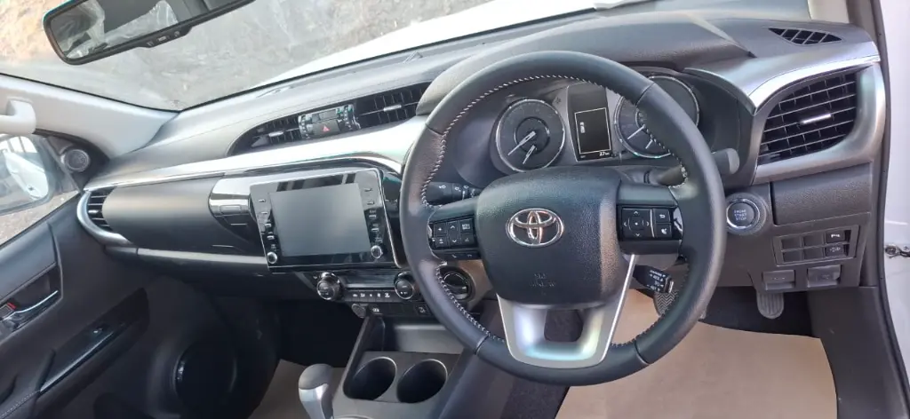 TOYOTA HILUX thumbnail 11