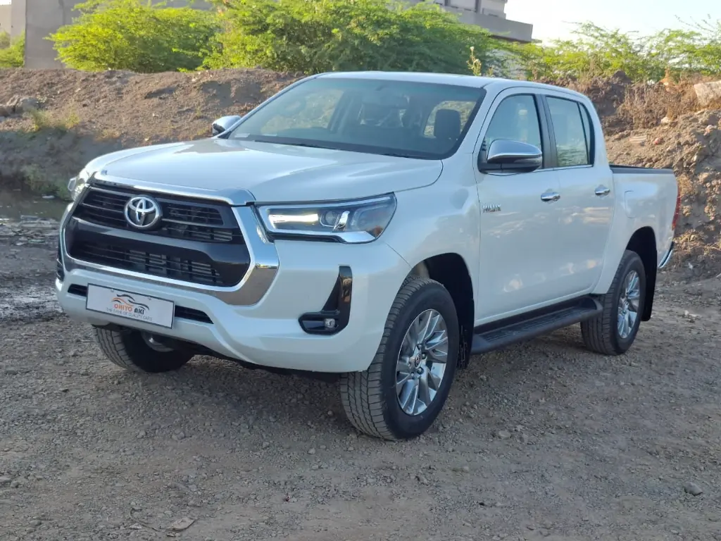 TOYOTA HILUX thumbnail 3