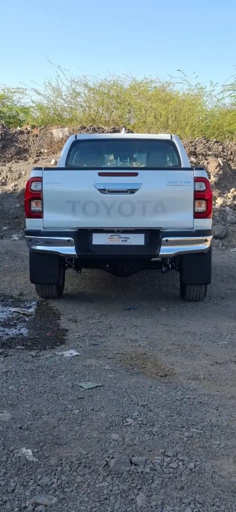 TOYOTA HILUX thumbnail 6