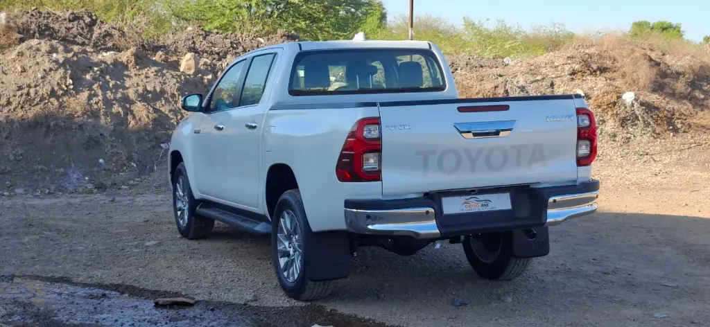 TOYOTA HILUX thumbnail 8