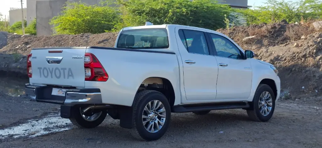 TOYOTA HILUX thumbnail 7