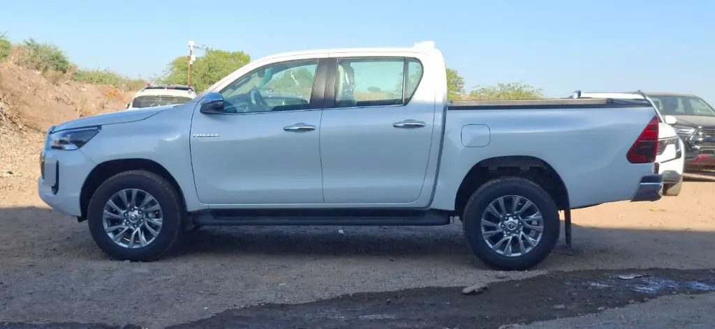 TOYOTA HILUX thumbnail 4