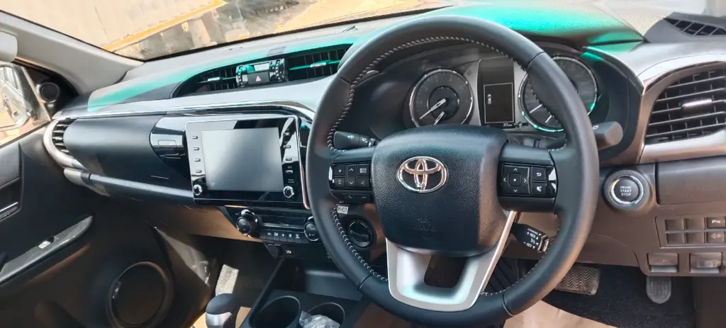 TOYOTA HILUX thumbnail 9
