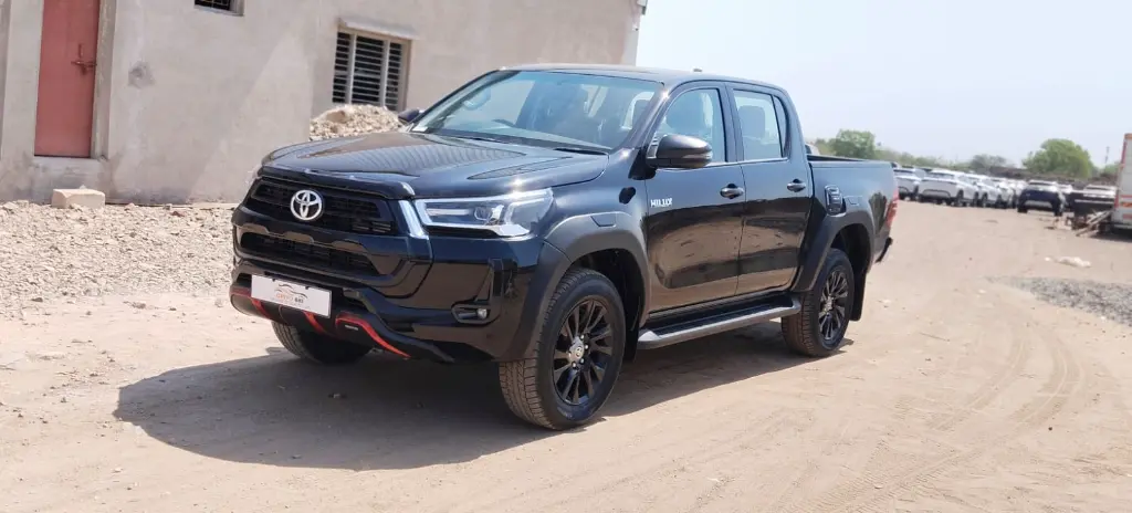 TOYOTA HILUX thumbnail 3