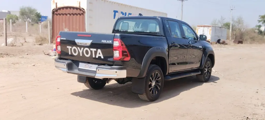 TOYOTA HILUX thumbnail 5