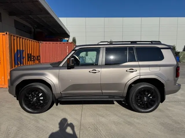 TOYOTA LAND CRUISER PRADO KAKADU thumbnail 3