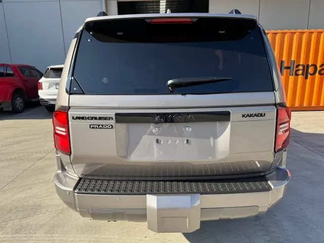 TOYOTA LAND CRUISER PRADO KAKADU thumbnail 7