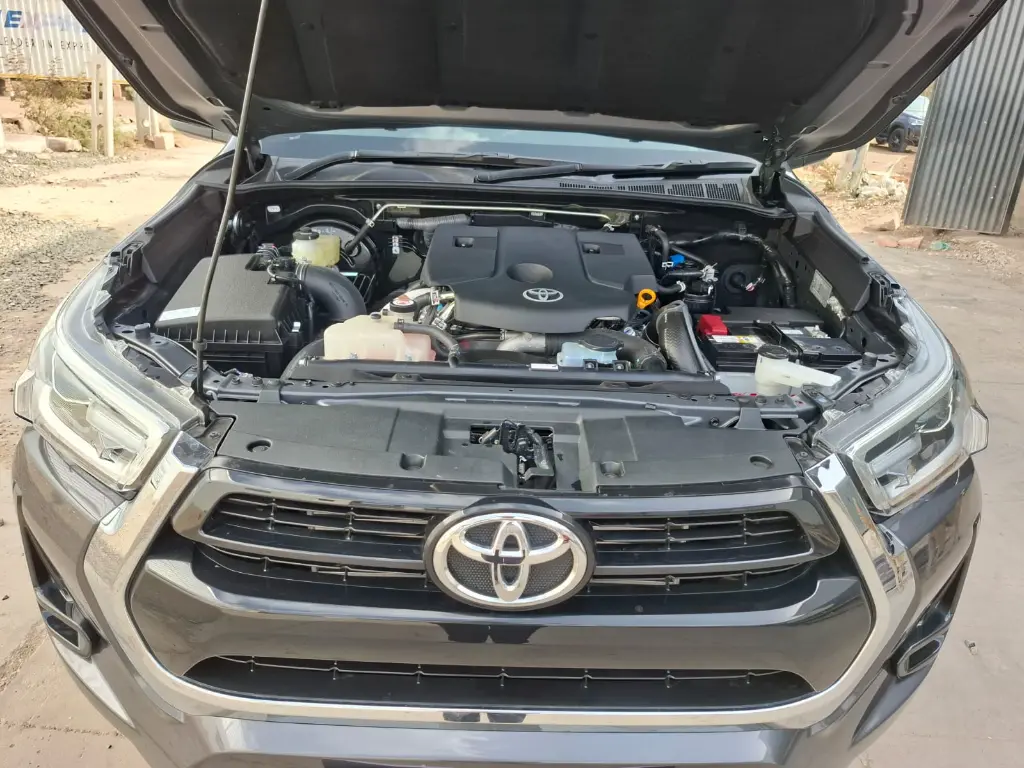 TOYOTA HILUX thumbnail 2