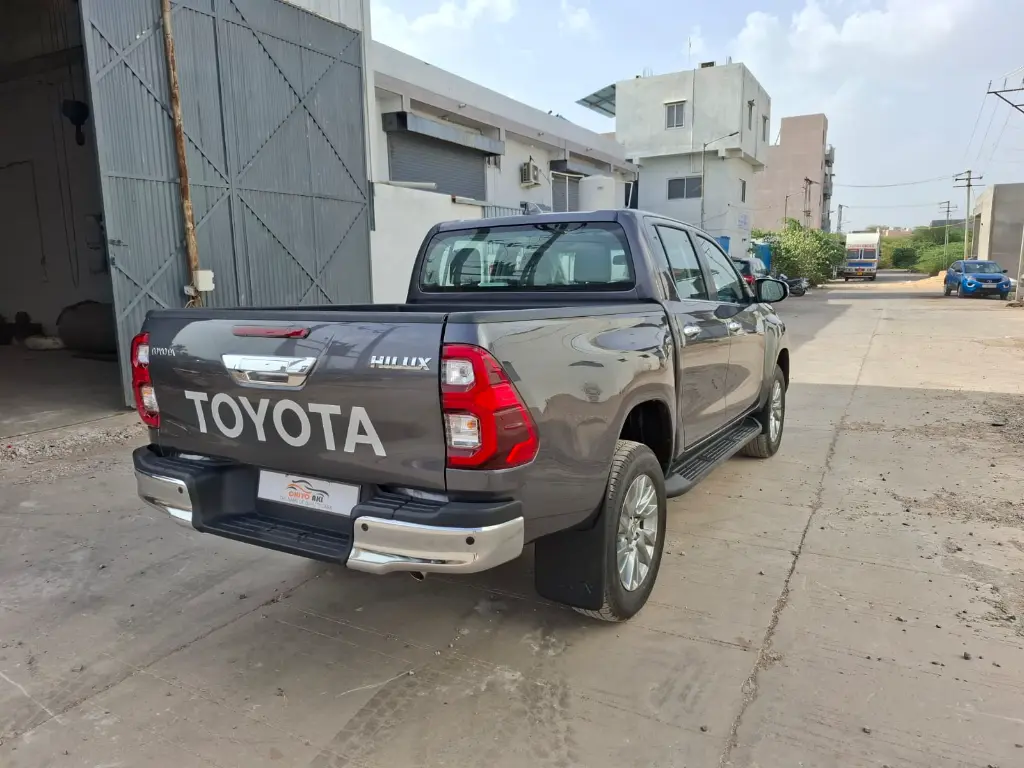 TOYOTA HILUX thumbnail 5