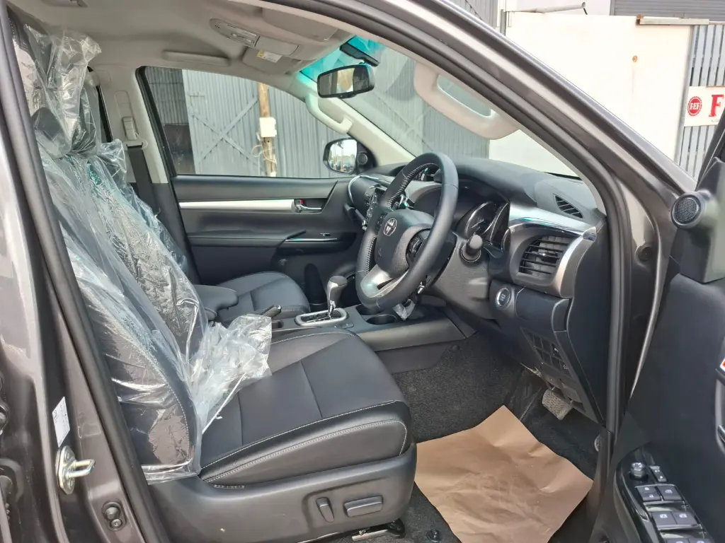 TOYOTA HILUX thumbnail 8