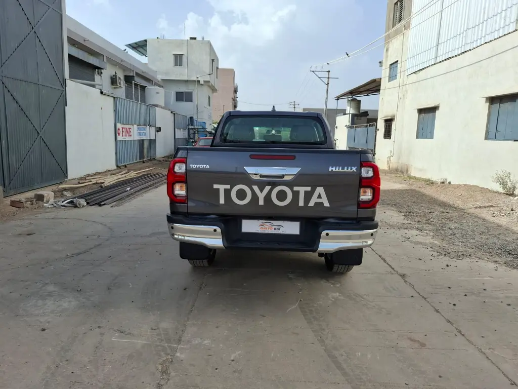 TOYOTA HILUX thumbnail 6