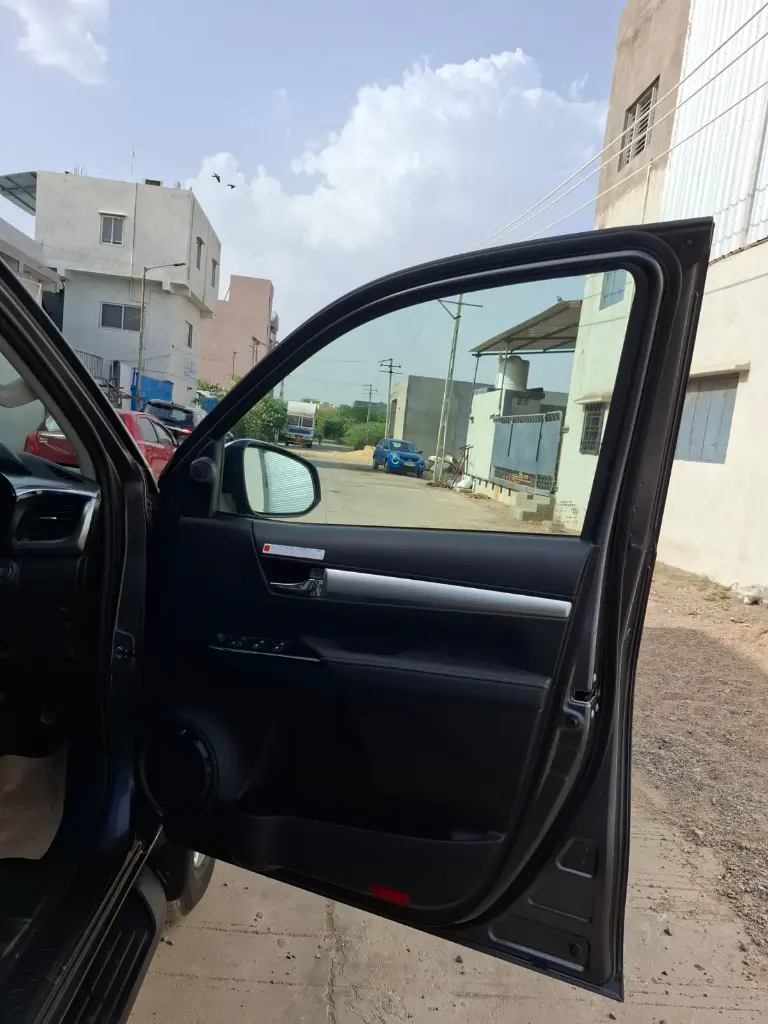 TOYOTA HILUX thumbnail 14