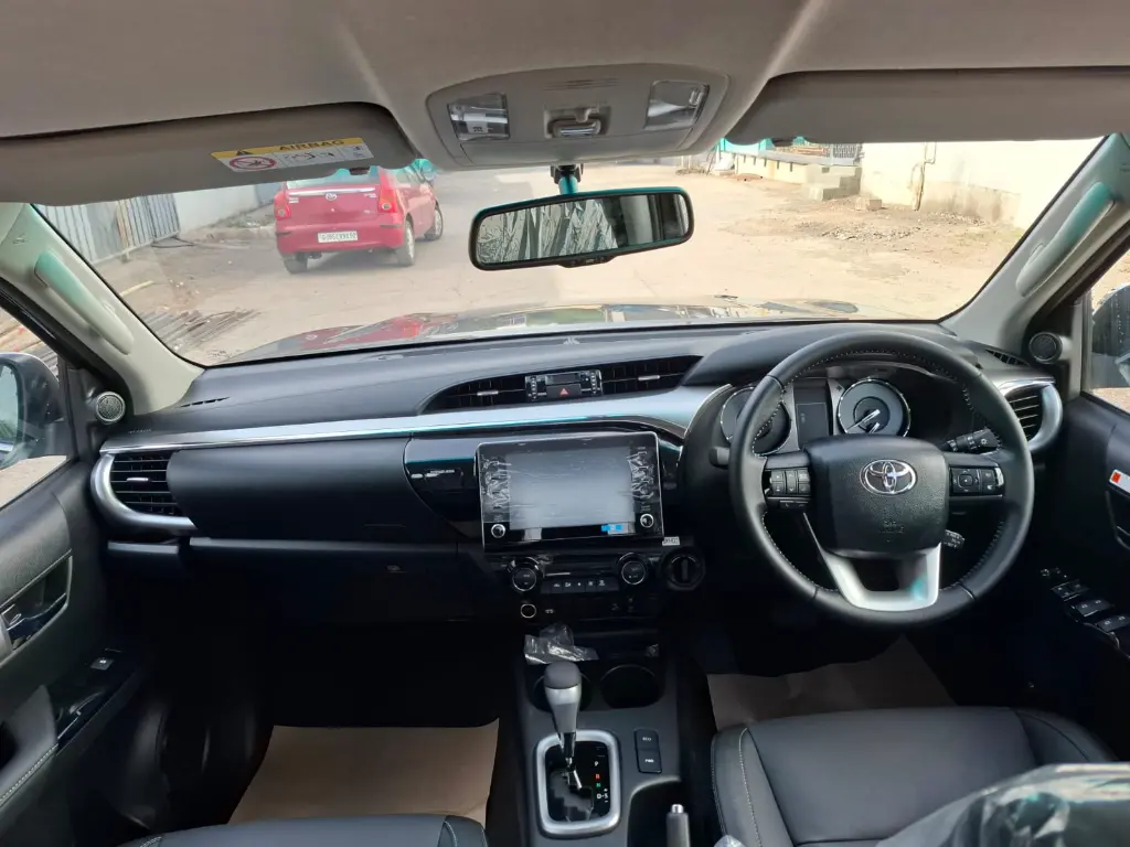 TOYOTA HILUX thumbnail 9