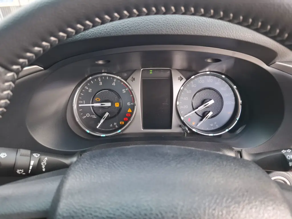 TOYOTA HILUX thumbnail 11