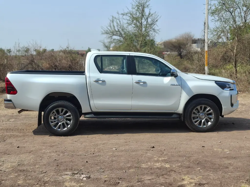 TOYOTA HILUX thumbnail 5