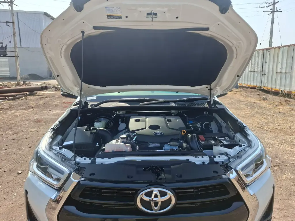 TOYOTA HILUX thumbnail 2