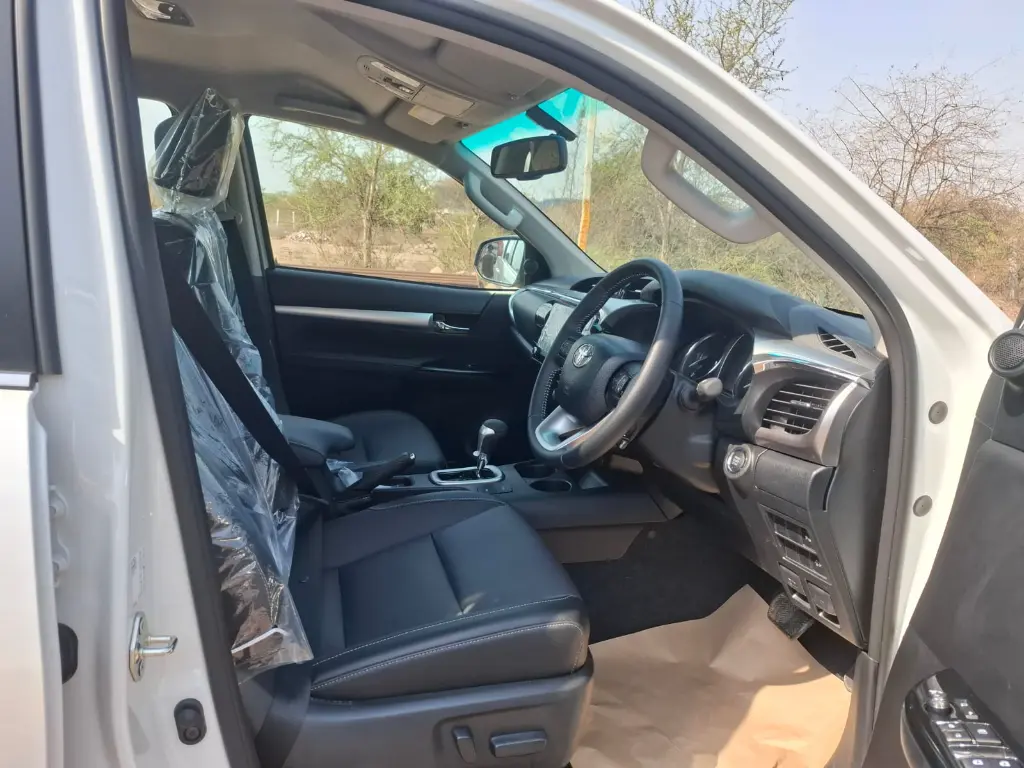 TOYOTA HILUX thumbnail 8